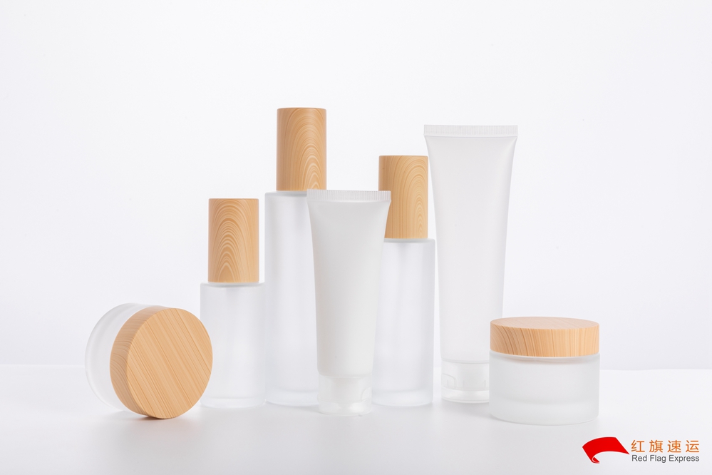 16510258364706.jpg 攝圖網_501396592_護膚品分裝化妝品套裝白底(企業(yè)商用)_副本.jpg